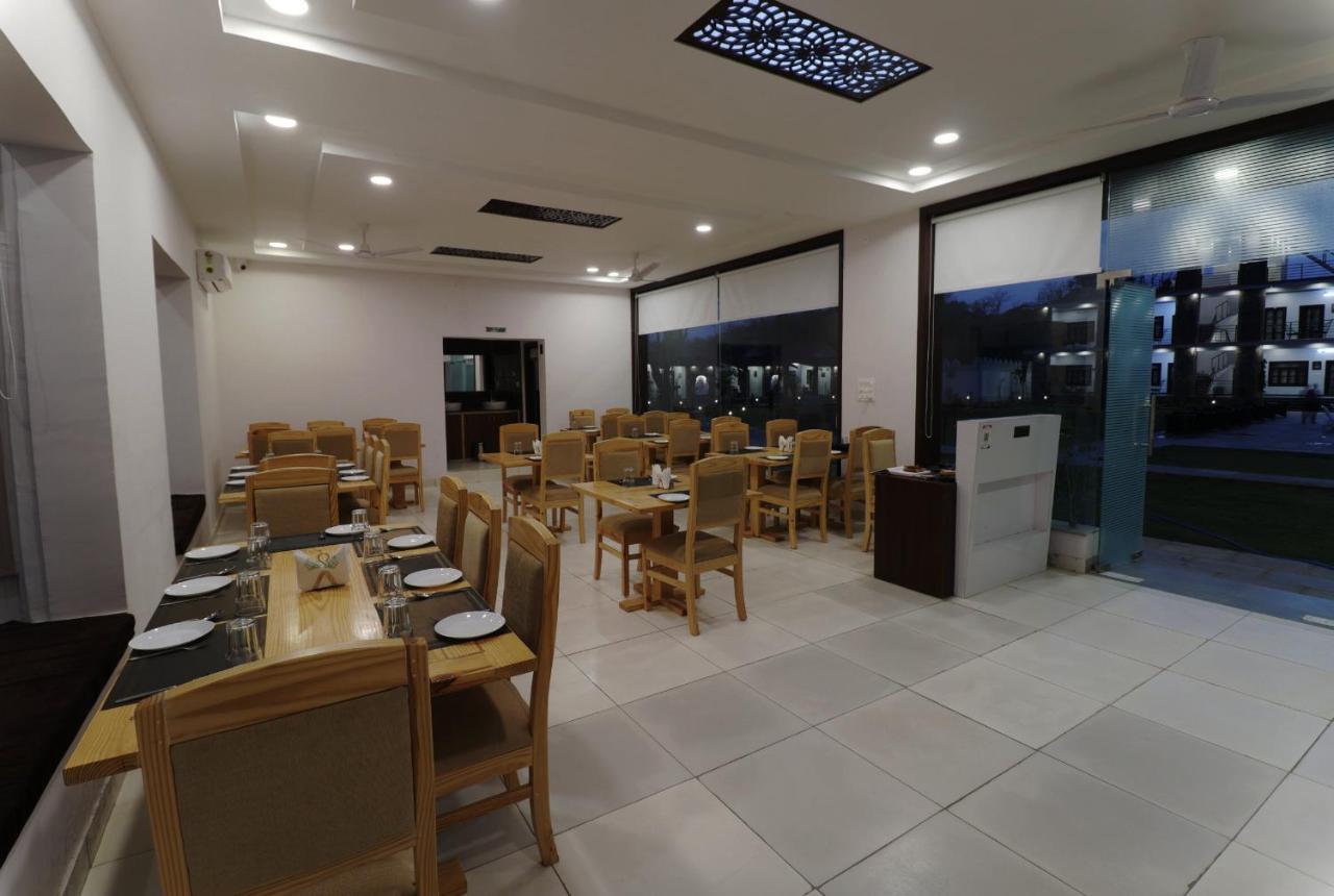 Keshav Resort Udaipur Exterior foto